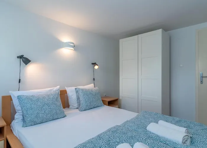 Hrabar Longo شقة تروغير