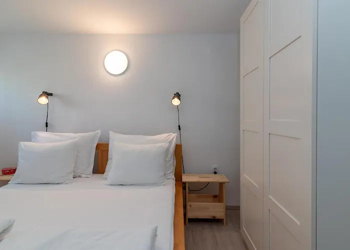 Hrabar Longo شقة تروغير