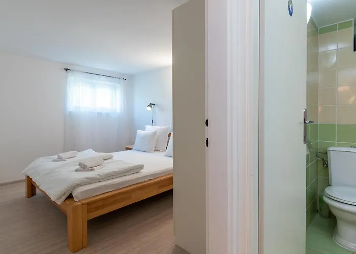 Hrabar Longo شقة تروغير