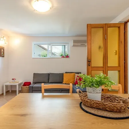 Apartament Hrabar Longo *